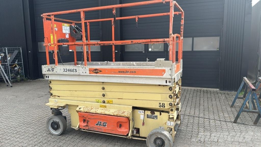 JLG 3246 ES Saksilavat