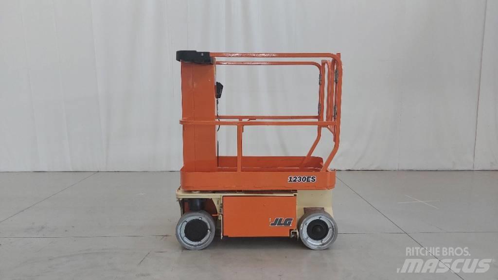 JLG 1230 ES Saksilavat