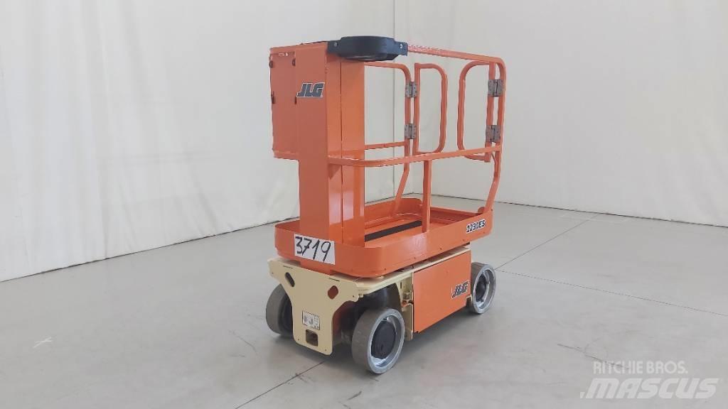 JLG 1230 ES Saksilavat