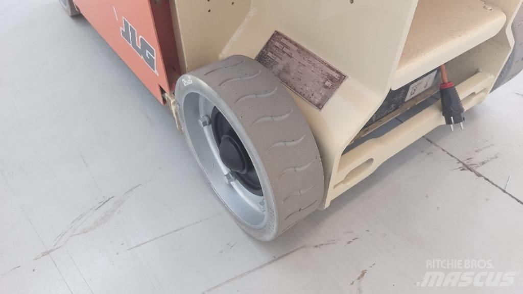 JLG 1230 ES Saksilavat