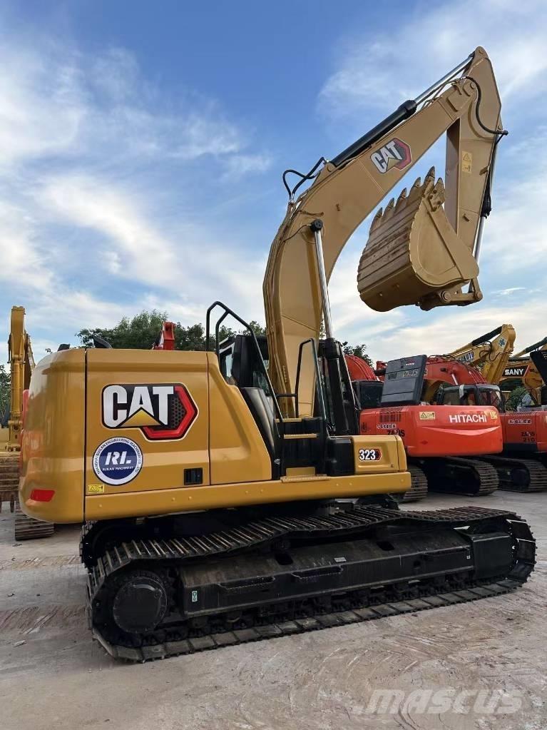 CAT 323 Telakaivukoneet
