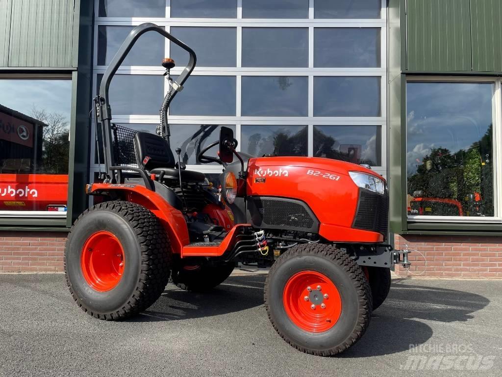 Kubota B2261 HDW Taajamatraktorit
