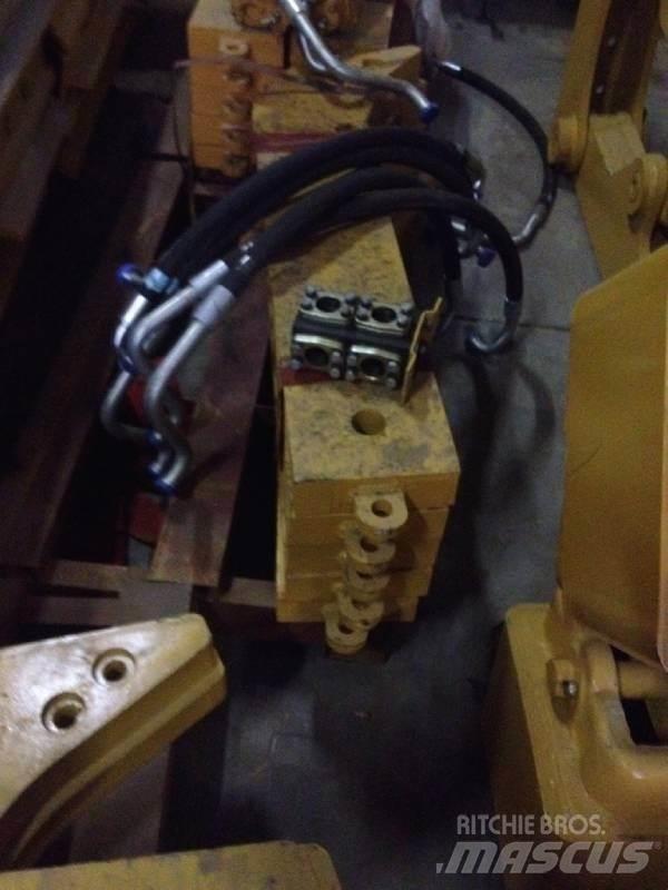 CAT D7H Ripper NEW Muut koneet
