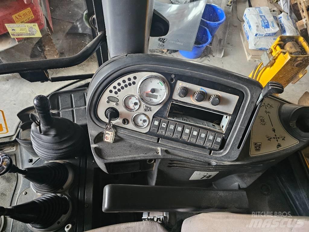 JCB 4 CX Kaivurikuormaajat