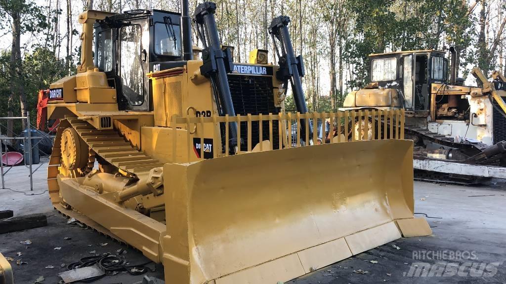 CAT D8R Telaketjupuskutraktorit