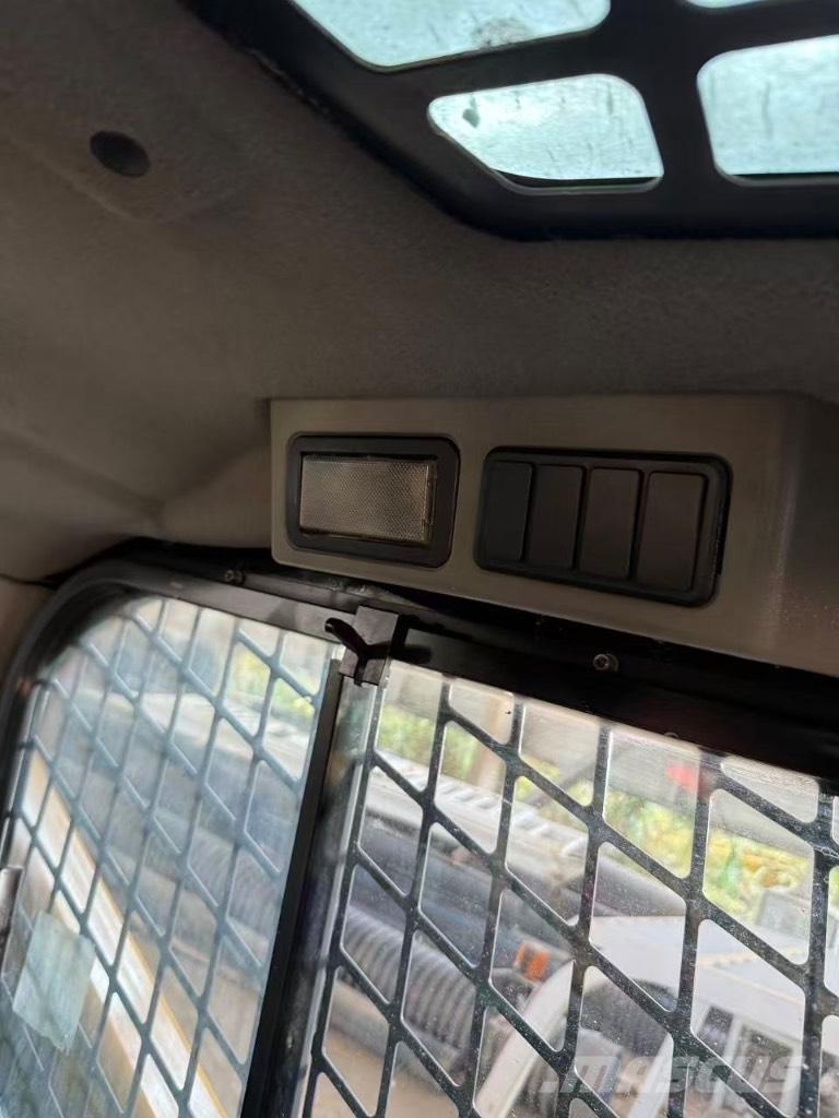 CAT 246 D Liukuohjatut kuormaajat