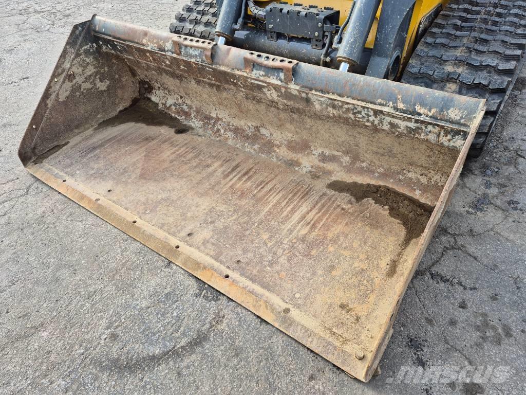 John Deere 331 Liukuohjatut kuormaajat