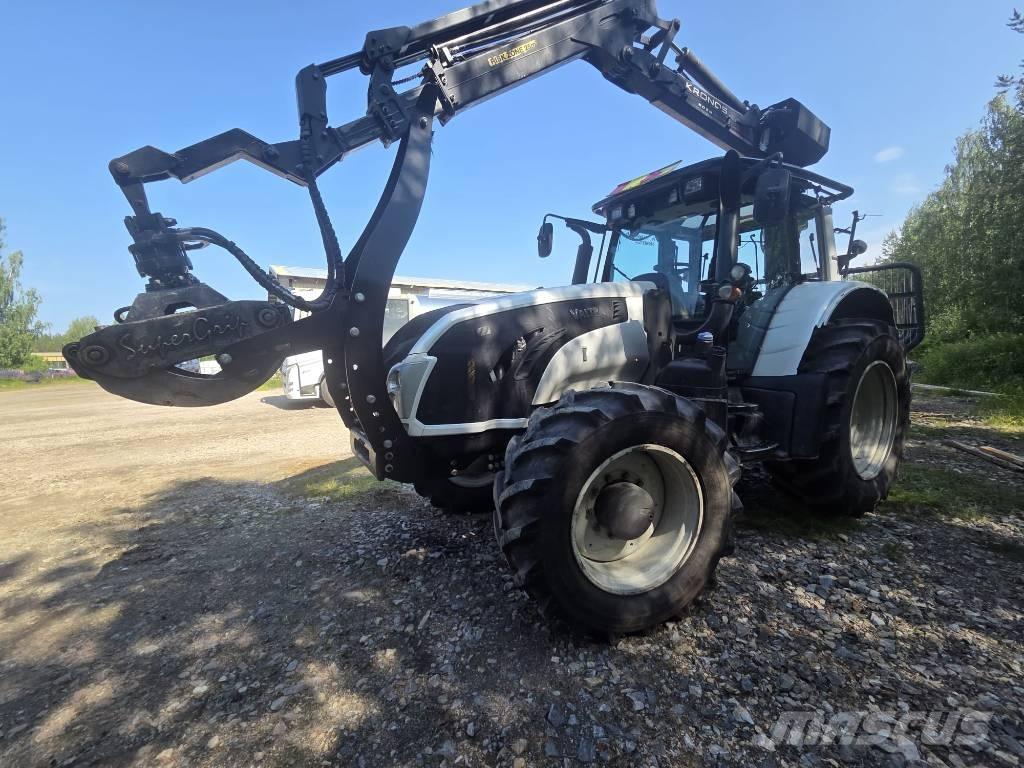 Valtra T 163 Traktorit