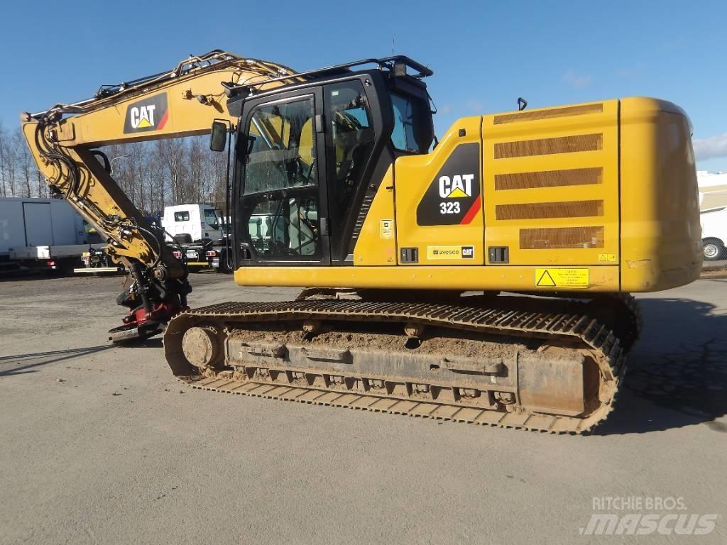 CAT 323 Telakaivukoneet