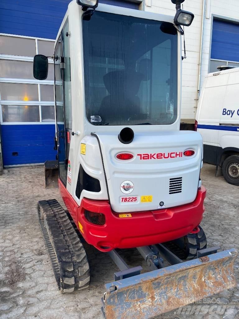 Takeuchi TB 225 Minikaivukoneet < 7t