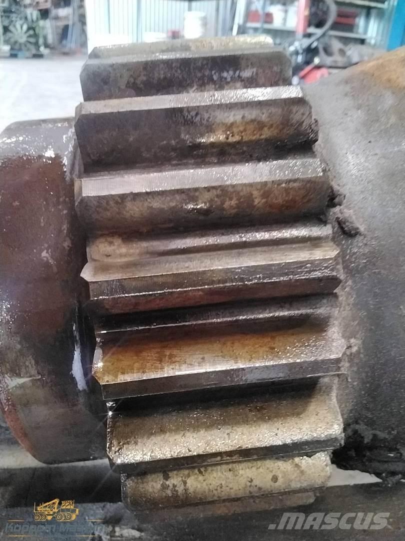 FMG 374 Harvesterinosturit