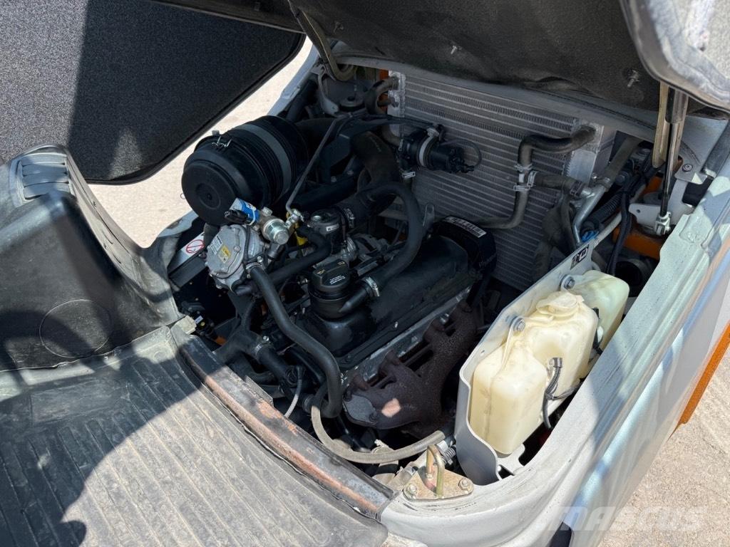 Still RX 70-25 Nestekaasutrukit