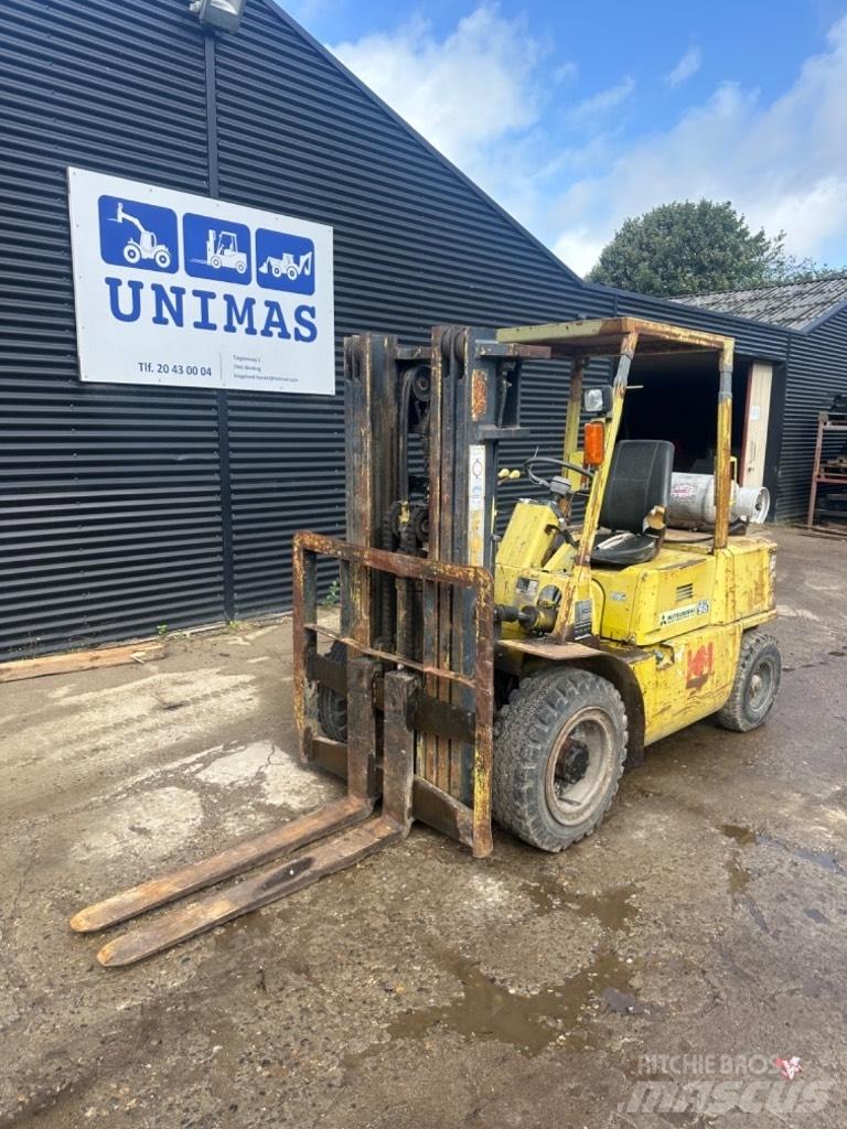 Mitsubishi FG 30 Nestekaasutrukit