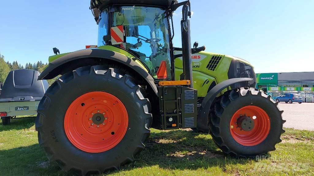 CLAAS Axion 810 Tractors