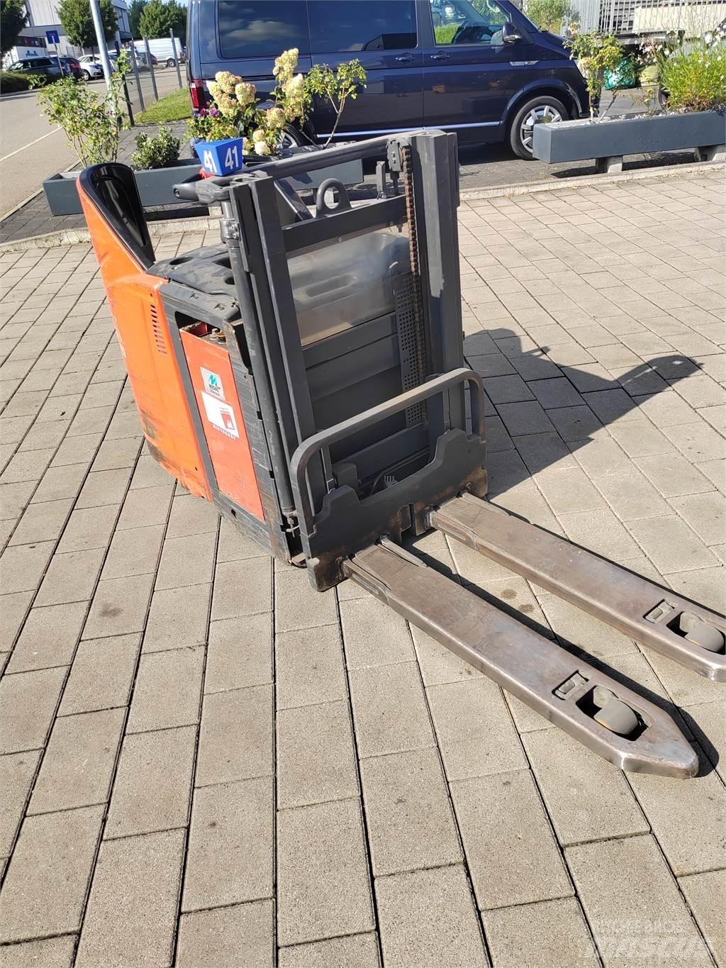 Linde L12 LHP SP Käyden ajettavat pinoamistrukit