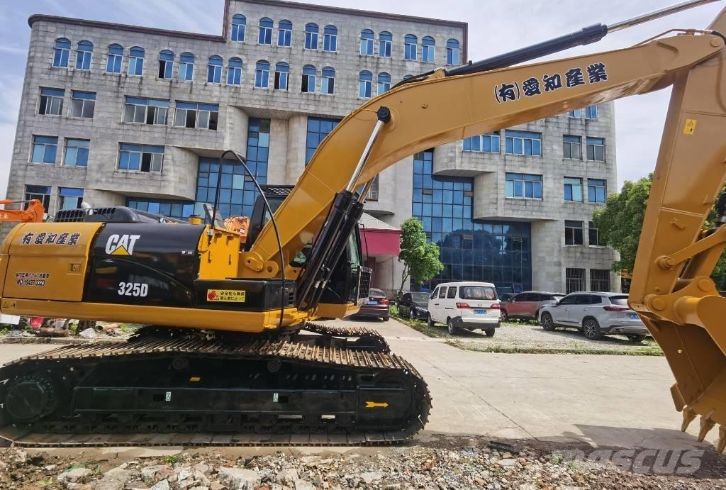 CAT 325 D Telakaivukoneet