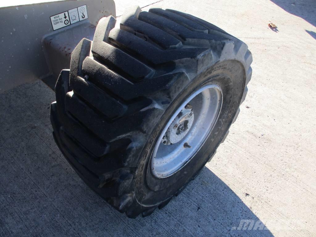 JLG 450 AJ (351) Pienikokoiset itseliikkuvat puominostimet