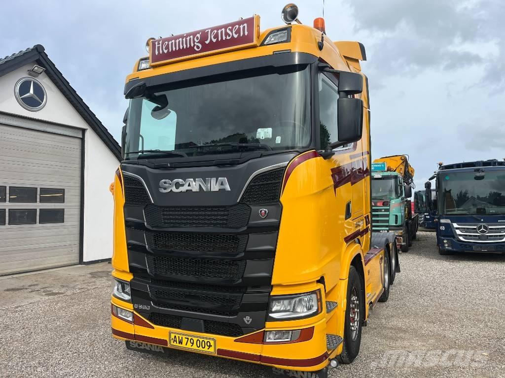 Scania S 580 V8 Vetopöytäautot