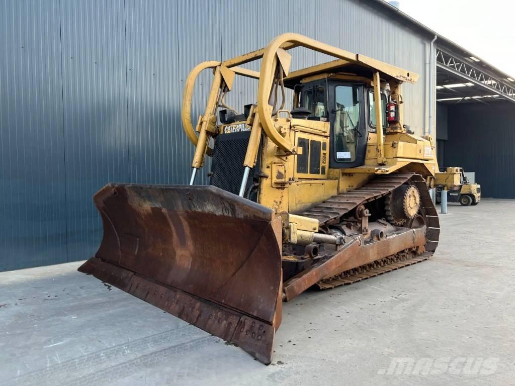 CAT D7H Telaketjupuskutraktorit