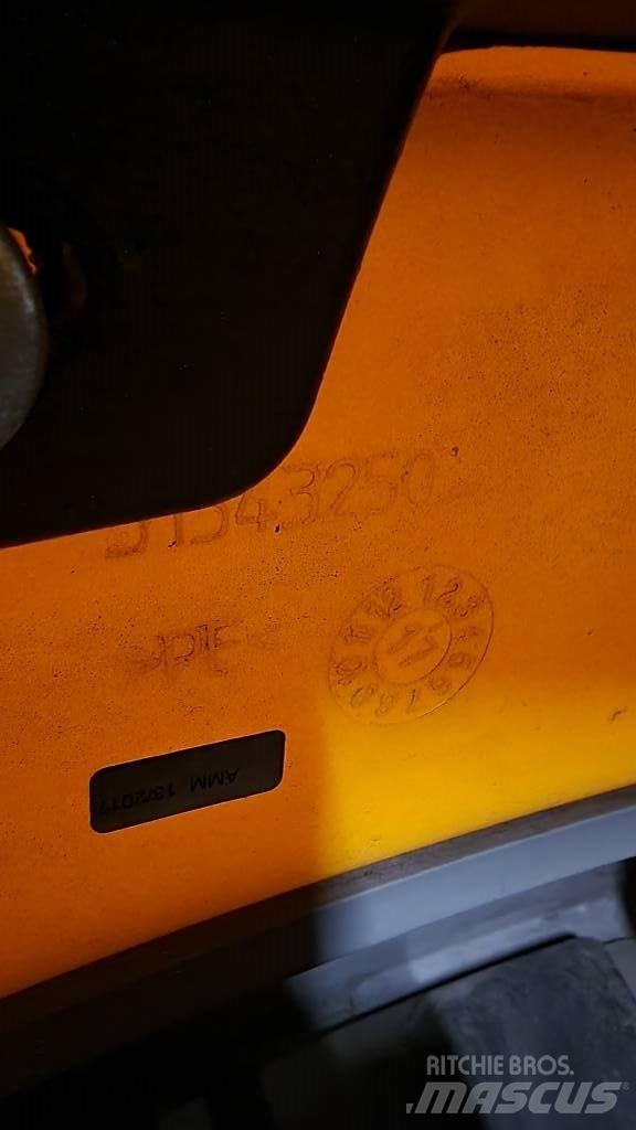Jungheinrich EZS570 Vetopöytäautot