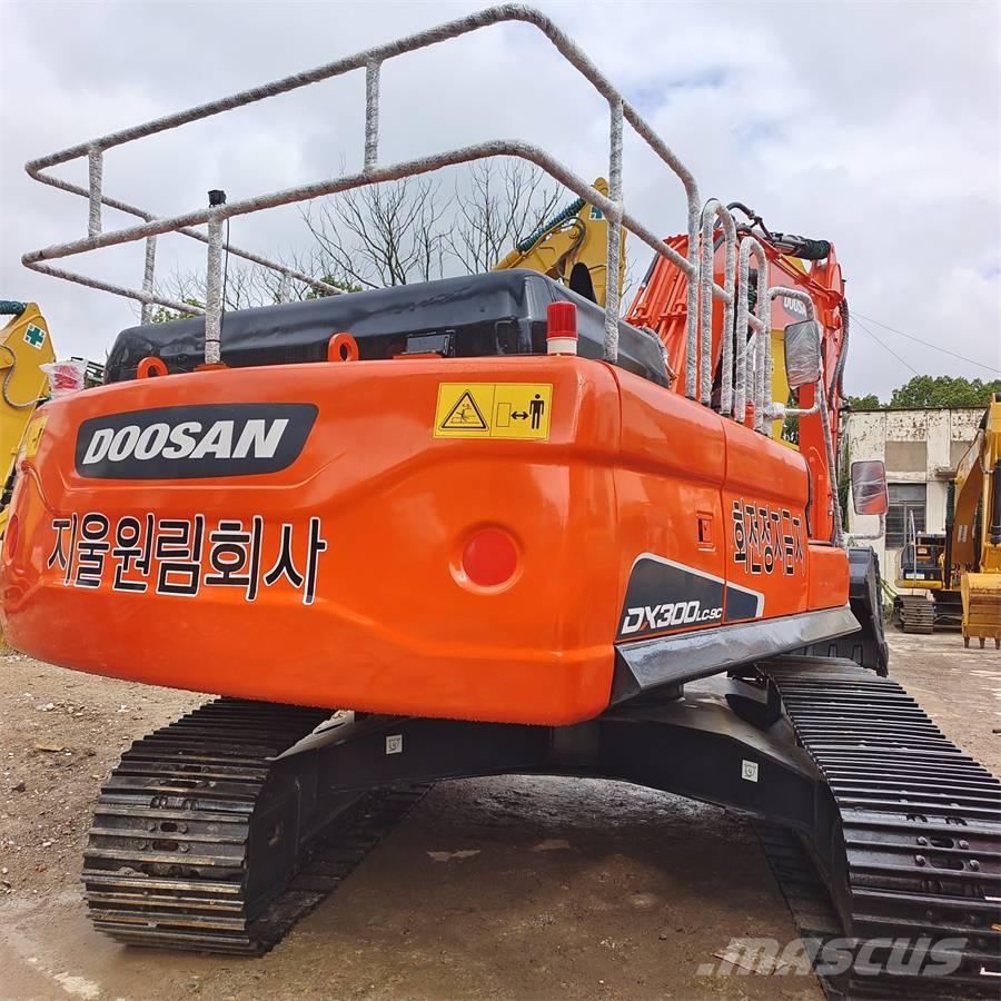 Doosan DX 300 Telakaivukoneet