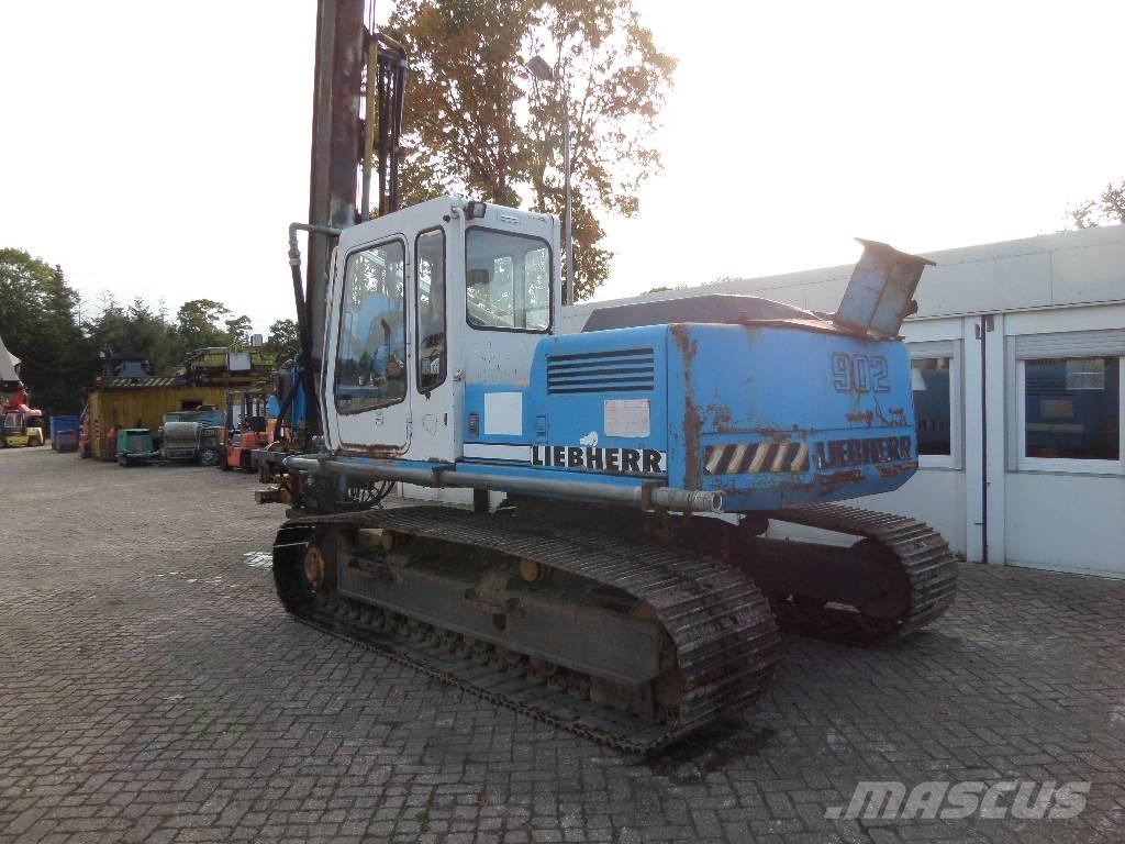 Liebherr R 902 Kuorma-auto porauskalustolla