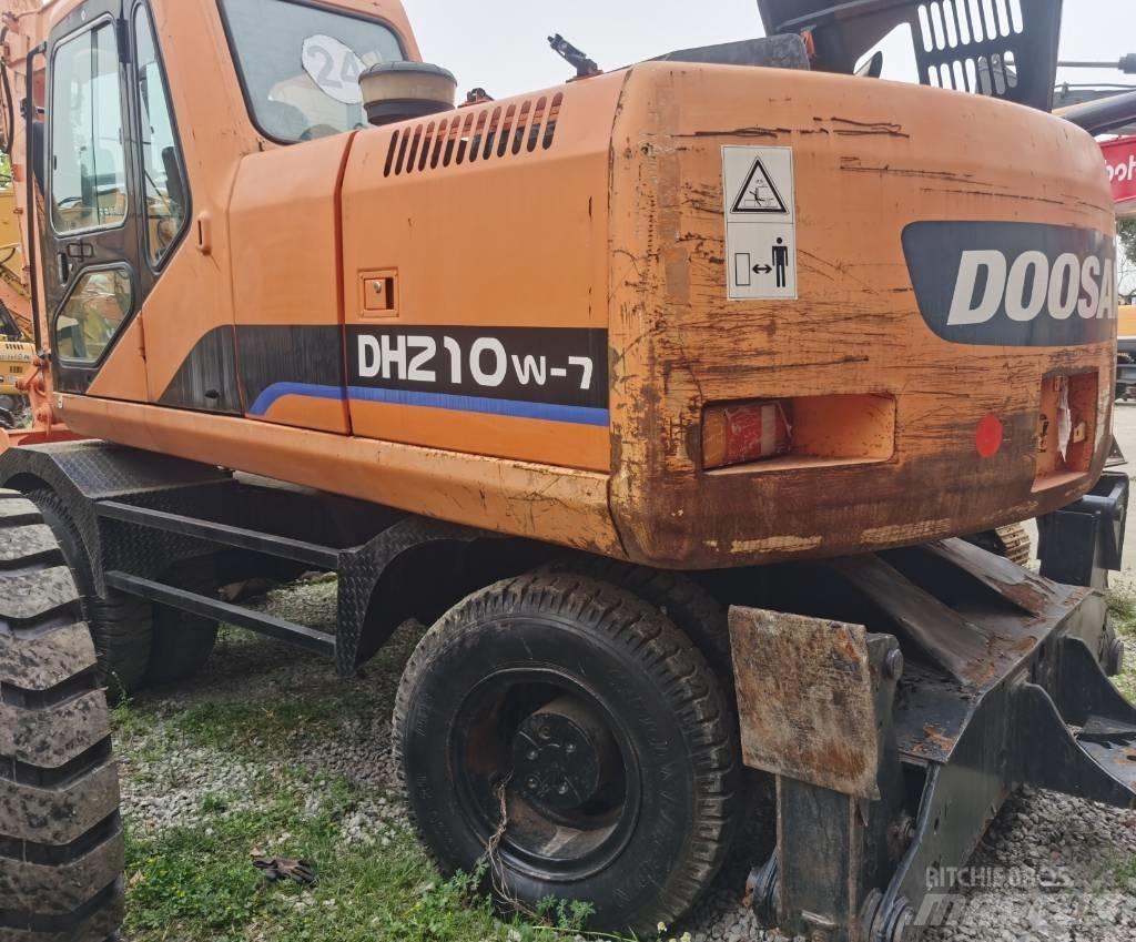 Doosan DH 210 W-7 Pyöräkaivukoneet