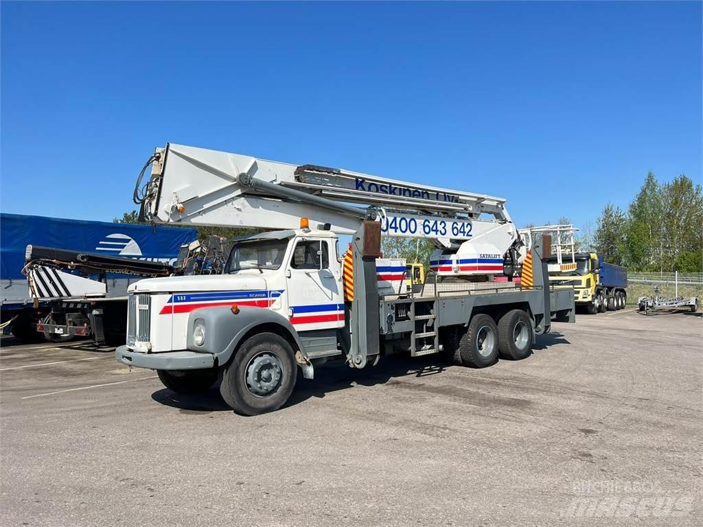 Scania 111 6X2 Nosturiautot