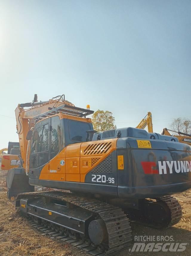 Hyundai R220-9 Telakaivukoneet