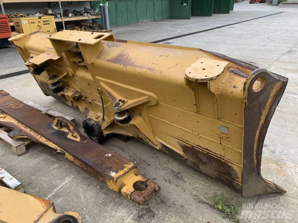 CAT D 6 T XLVP Telaketjupuskutraktorit