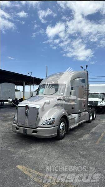 Kenworth T680 Vetopöytäautot