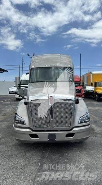 Kenworth T680 Vetopöytäautot