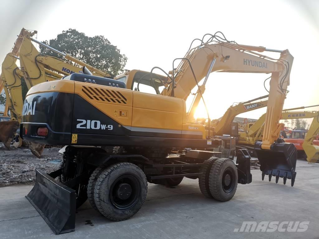 Hyundai R210W-9 Pyöräkaivukoneet