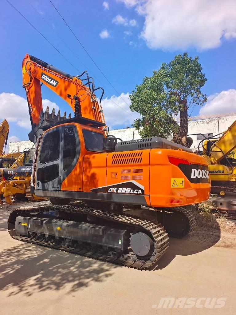 Doosan DX 225 LC Telakaivukoneet