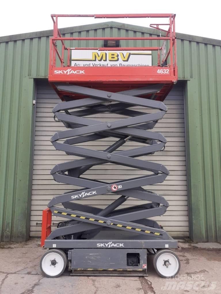 SkyJack SJ III 4632 Saksilavat