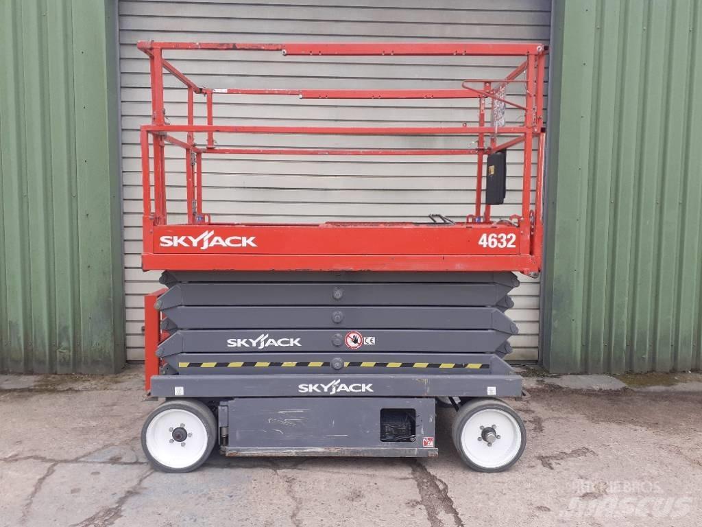 SkyJack SJ III 4632 Saksilavat