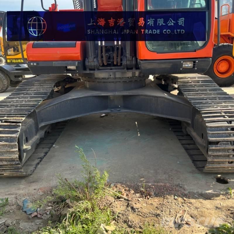 Doosan DX 300 Telakaivukoneet