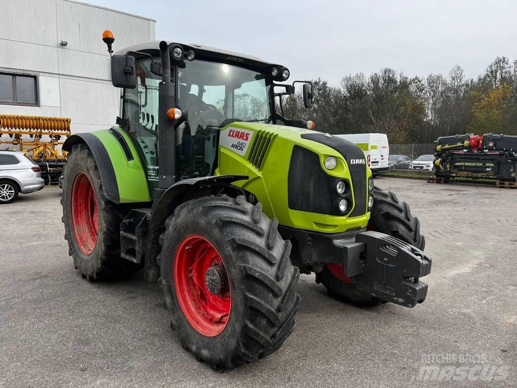 CLAAS Arion 440 Traktorit