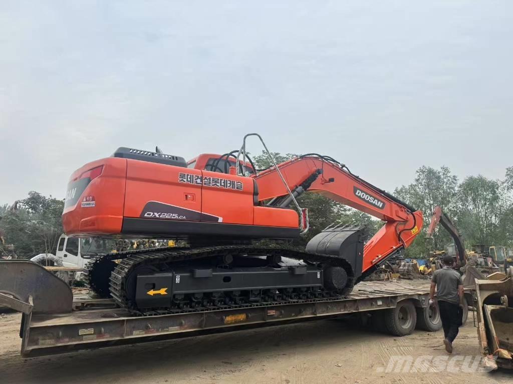 Doosan DX 225 LCA Telakaivukoneet