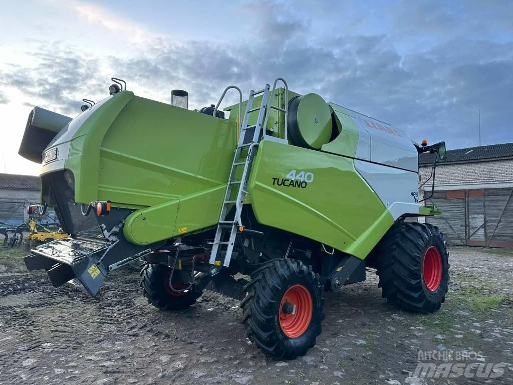 CLAAS Tucano 440 Leikkuupuimurit