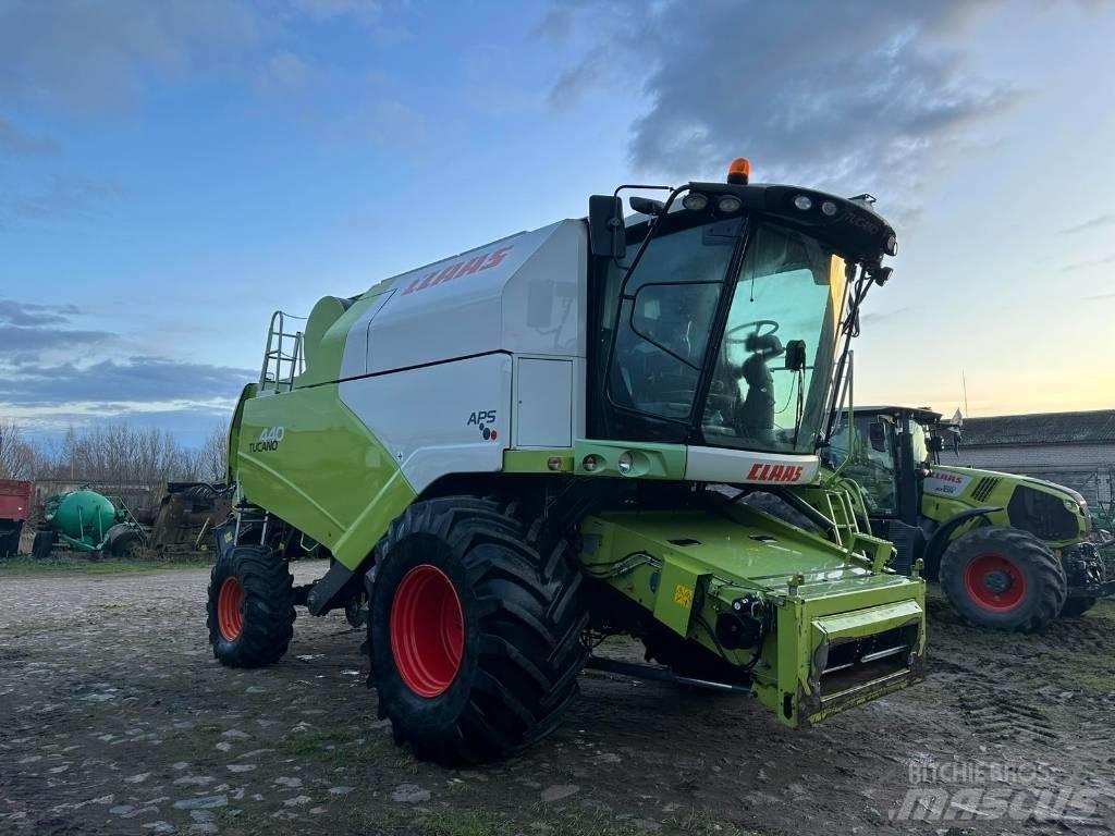 CLAAS Tucano 440 Leikkuupuimurit