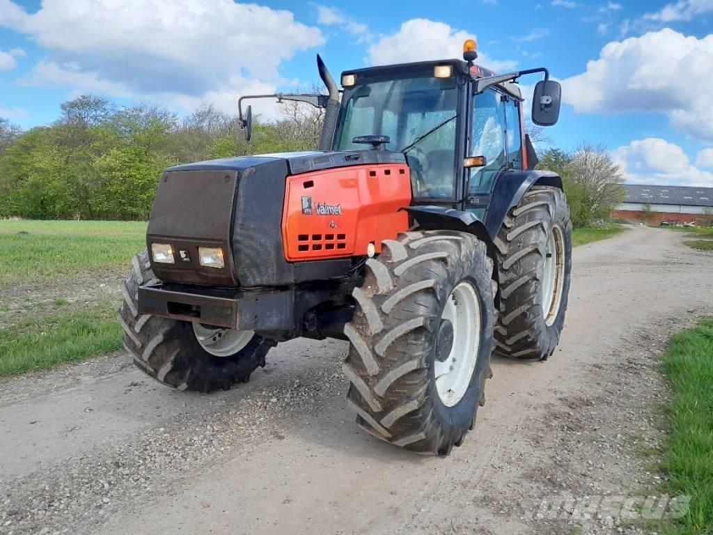 Valmet 8450 Mega Traktorit