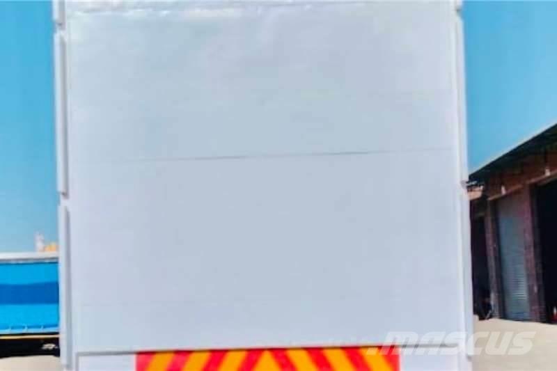  Custom Curtainside Muut perävaunut