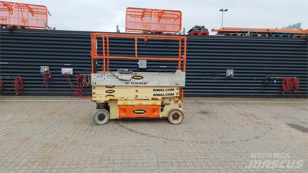 JLG 2030ES Saksilavat