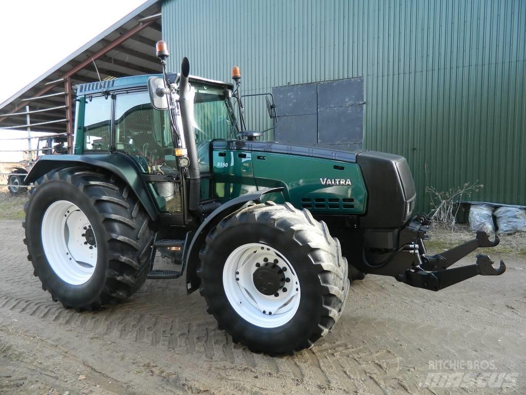 Valtra 8550 Traktorit
