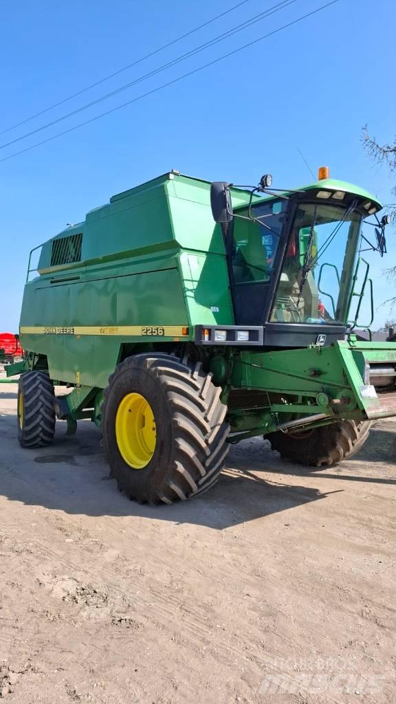 John Deere 2256 Leikkuupuimurit