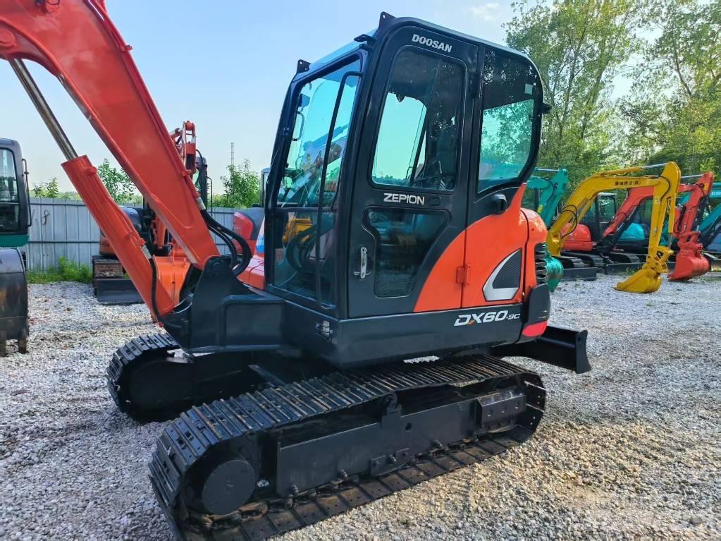 Doosan DX 60 Minikaivukoneet < 7t