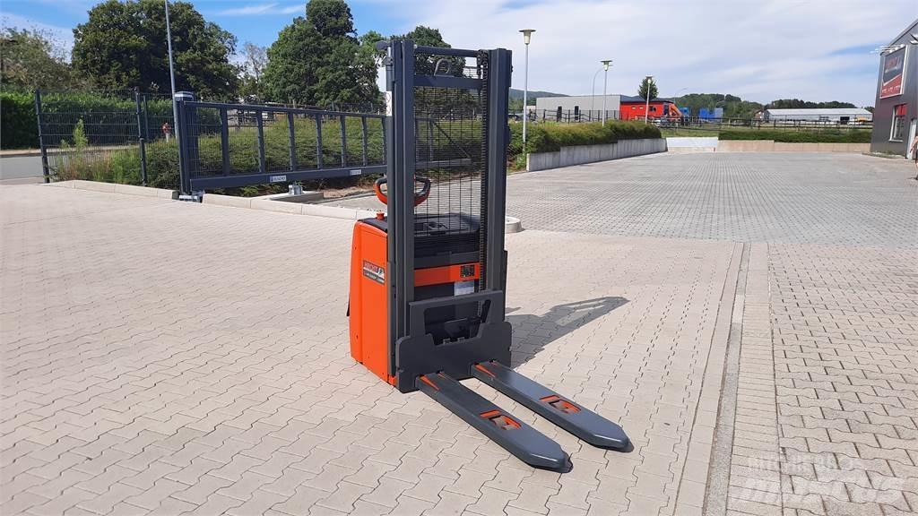 Linde L16 - BR1173 Käyden ajettavat pinoamistrukit