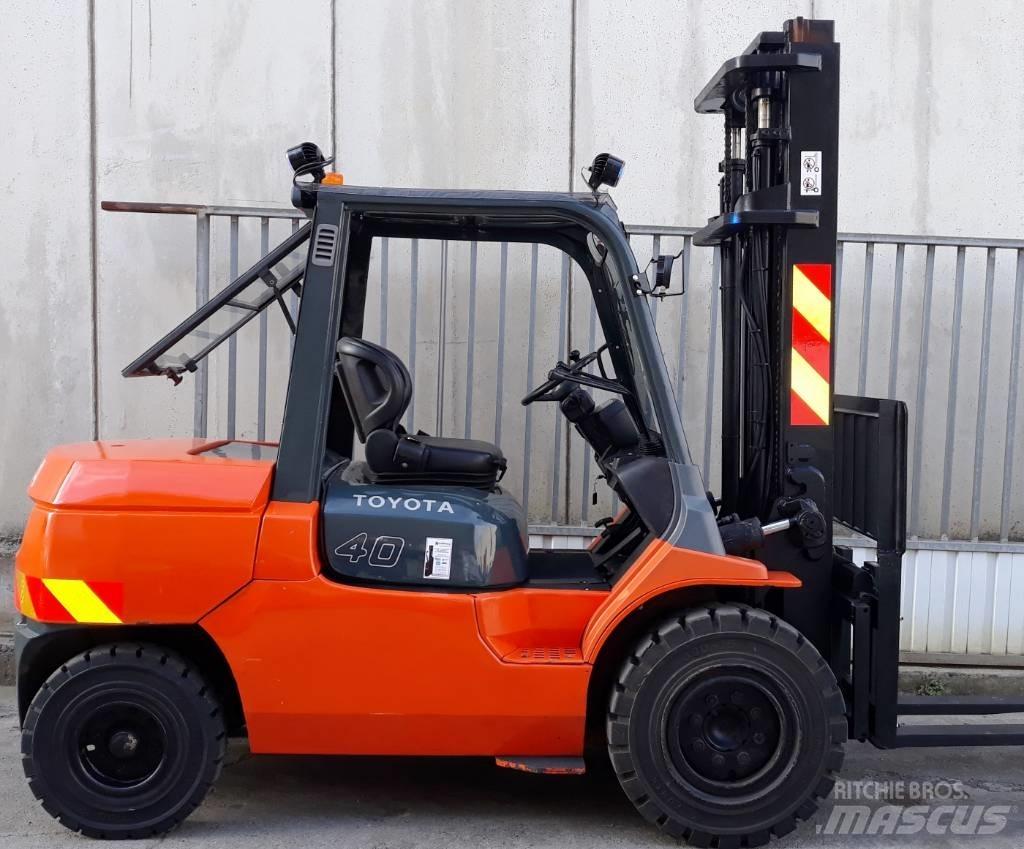 Toyota 7 FD 40 Dieseltrukit