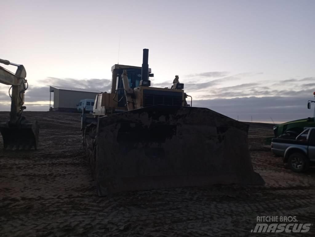 Komatsu D 375 A-2 Telaketjupuskutraktorit